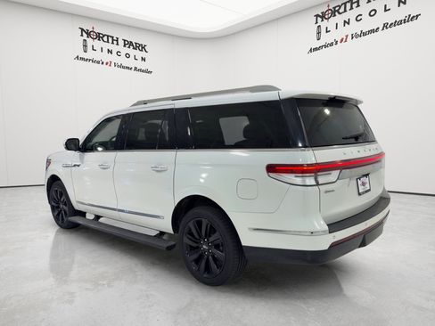 Used 2023 Lincoln Navigator L Reserve AWD/4WD image 3