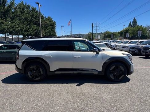 Certified 2024 Kia EV9 GT-Line AWD/4WD image 8
