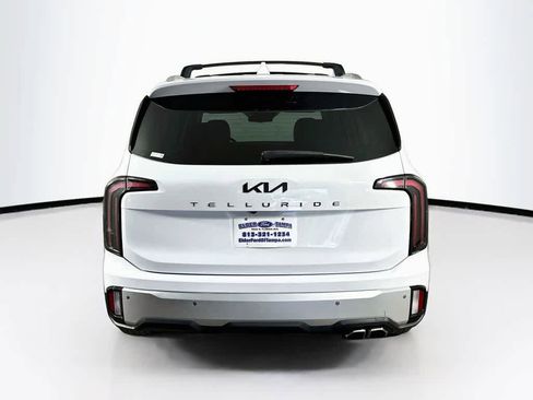 Used 2024 Kia Telluride EX w/ EX Captain's Chair Package FWD image 5