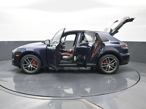 Certified 2023 Porsche Macan S AWD/4WD image 31