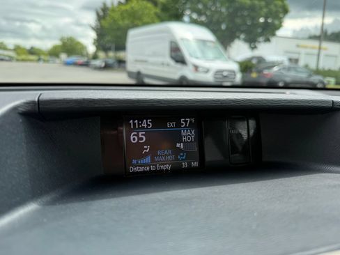 Used 2012 Toyota Sienna XLE FWD image 31