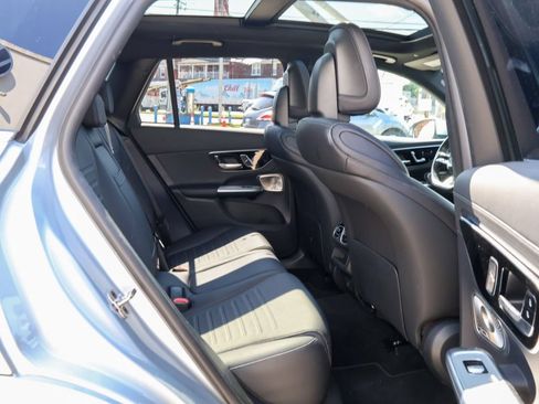 Used 2023 Mercedes-Benz GLC 300 4MATIC image 30