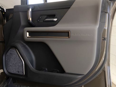 Used 2025 GMC Hummer EV 3X AWD/4WD image 25