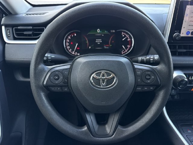 Used 2025 Toyota RAV4 XLE FWD image 13