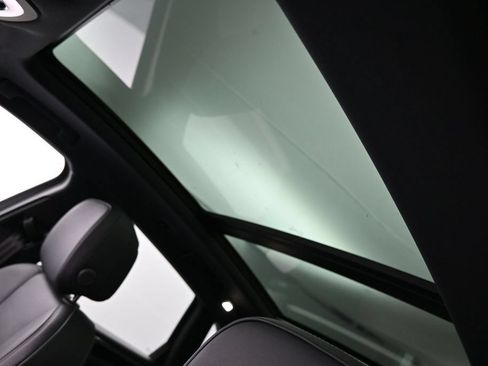 Certified 2026 Porsche Macan AWD/4WD image 9