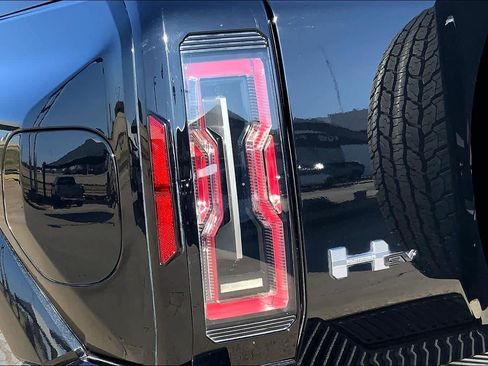 Used 2024 GMC Hummer EV 3X image 26