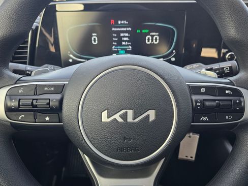 Used 2025 Kia Sportage LX FWD image 23