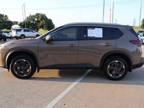Certified 2025 Nissan Rogue SV w/ SV Premium Package FWD image 2