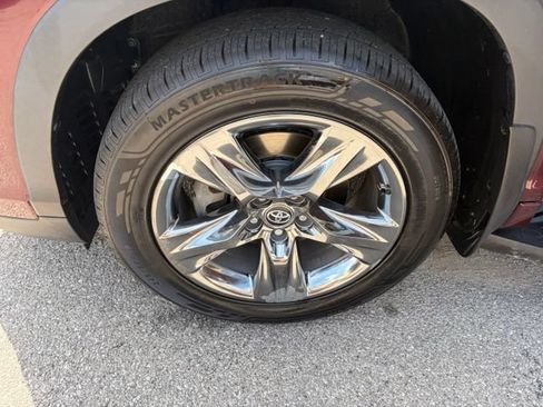 Used 2018 Toyota Highlander Limited Platinum AWD/4WD image 11