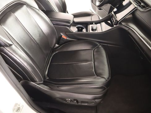 Used 2024 Jeep Grand Cherokee L Limited w/ Luxury Tech Group II image 15