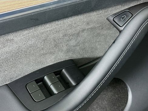 Used 2024 Tesla Model Y Performance image 15