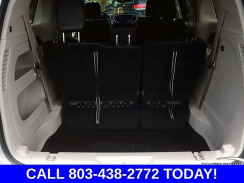 Used 2024 Chrysler Pacifica Touring-L FWD image 16