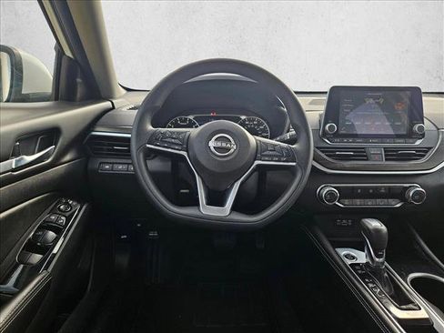 Used 2023 Nissan Altima 2.5 SV image 11