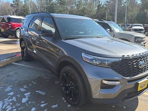 Used 2024 Ford Explorer ST w/ Equipment Group 401A image 2