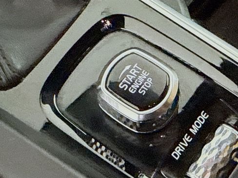 Used 2020 Volvo XC60 T6 Momentum image 21