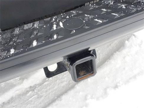 Used 2024 Nissan Titan PRO-4X w/ Pro-4x Convenience Package image 7