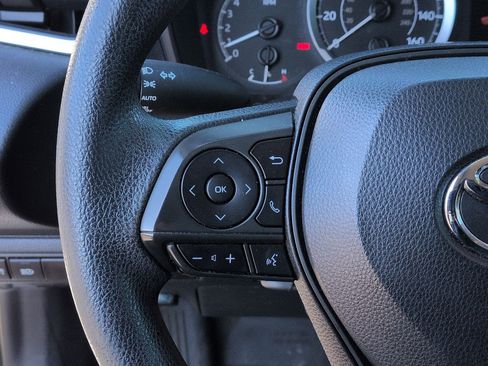 Used 2020 Toyota Corolla LE image 19