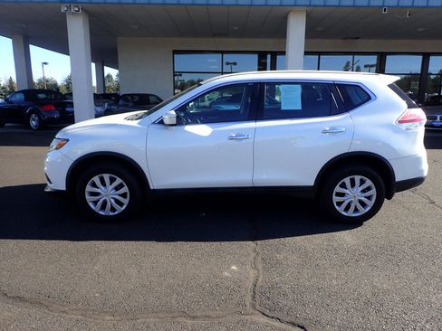 Used 2014 Nissan Rogue S image 2