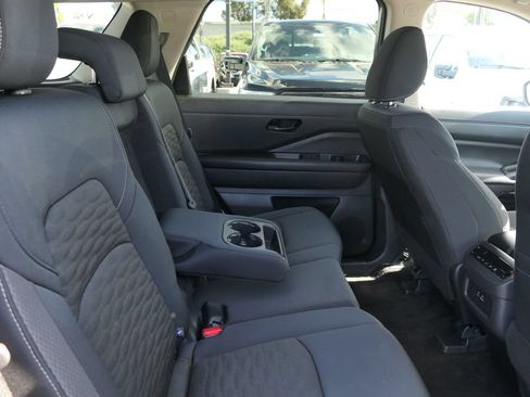 Used 2025 Nissan Pathfinder SV FWD image 25