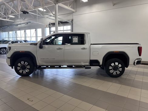 Used 2025 GMC Sierra 3500 Denali w/ Technology Package AWD/4WD image 2