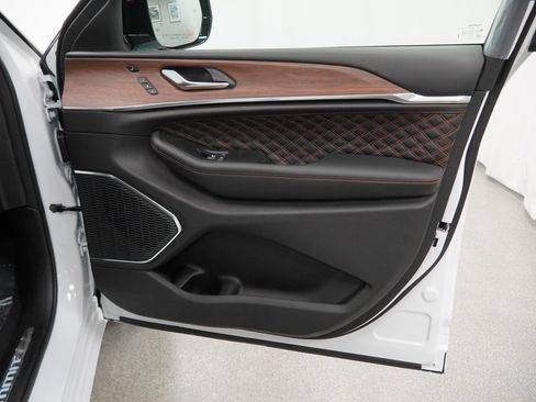 New 2025 Jeep Grand Cherokee Summit w/ Obsidian Package image 33