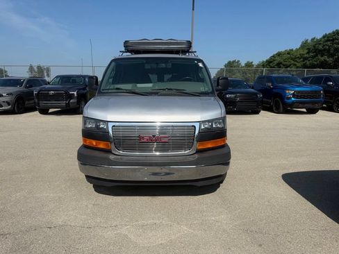 Used 2017 GMC Savana 2500 RWD image 2