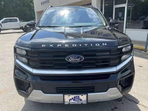 Used 2025 Ford Expedition Platinum w/ Driver's Package AWD/4WD image 11