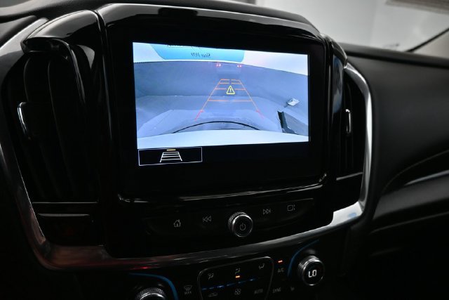 Used 2021 Chevrolet Traverse LT FWD image 18