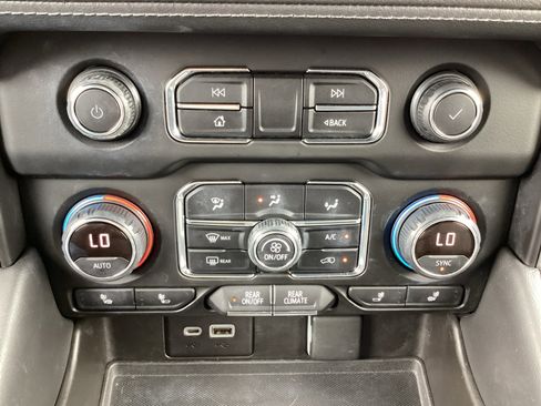 Used 2021 Chevrolet Tahoe Z71 w/ Z71 Signature Package AWD/4WD image 26