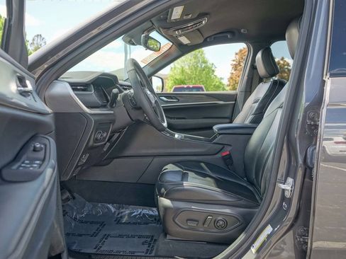 Used 2024 Jeep Grand Cherokee L Limited AWD/4WD image 13