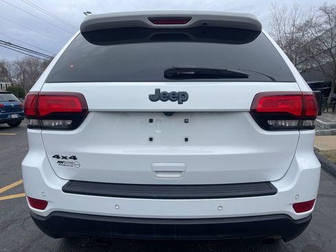Used 2018 Jeep Grand Cherokee Laredo image 4