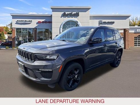 Certified 2023 Jeep Grand Cherokee Limited w/ Black Appearance Package AWD/4WD image 4
