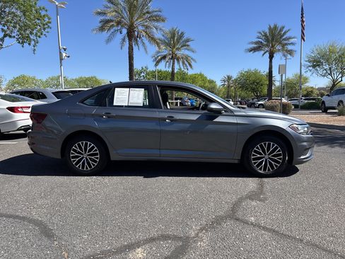 Used 2021 Volkswagen Jetta SE w/ SE Cold Weather Package image 5