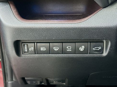 Used 2019 Toyota RAV4 Limited w/ Advanced Technology Package FWD image 16