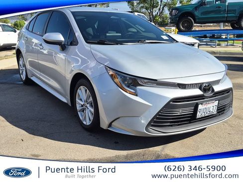 Used 2025 Toyota Corolla LE w/ LE Premium Package FWD image 1