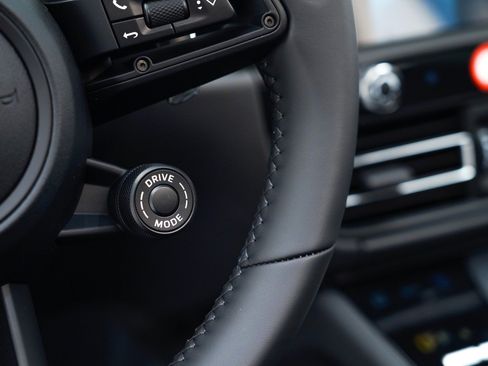 Certified 2026 Porsche Macan Turbo AWD/4WD image 27