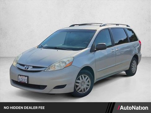 Used 2010 Toyota Sienna LE FWD image 1