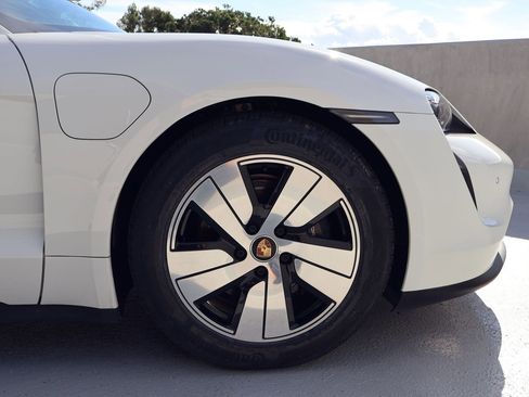 Certified 2022 Porsche Taycan image 10