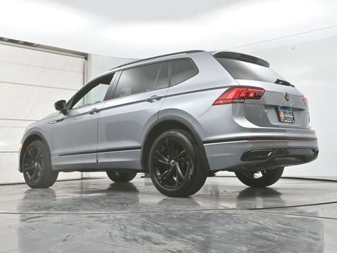 Used 2024 Volkswagen Tiguan SE R-Line AWD/4WD image 30