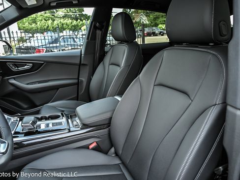 Used 2024 Audi Q8 Premium Plus image 2