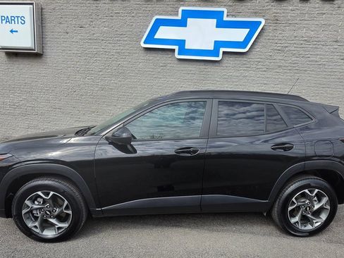 Used 2024 Chevrolet Trax LT w/ Driver Confidence Package image 3