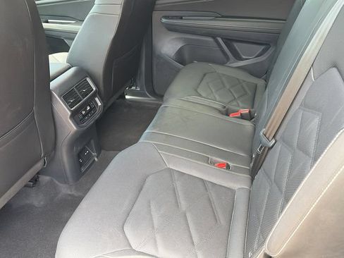 Used 2026 Volkswagen Atlas SE FWD image 12