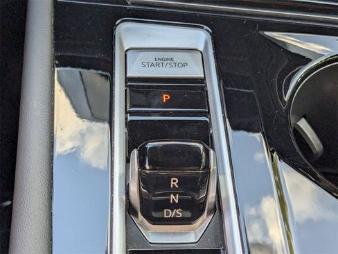 Used 2025 Volkswagen Atlas SE image 17