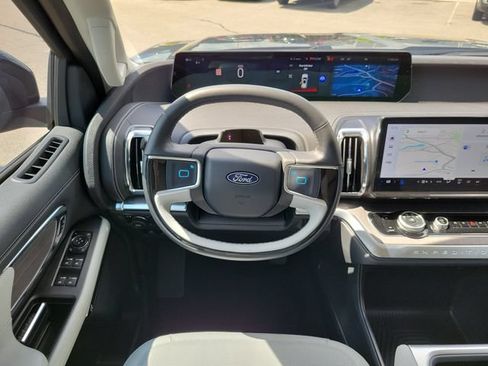 Certified 2025 Ford Expedition Platinum w/ Platinum Ultimate Package AWD/4WD image 11