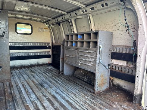 Used 2009 Chevrolet Express 2500 image 29