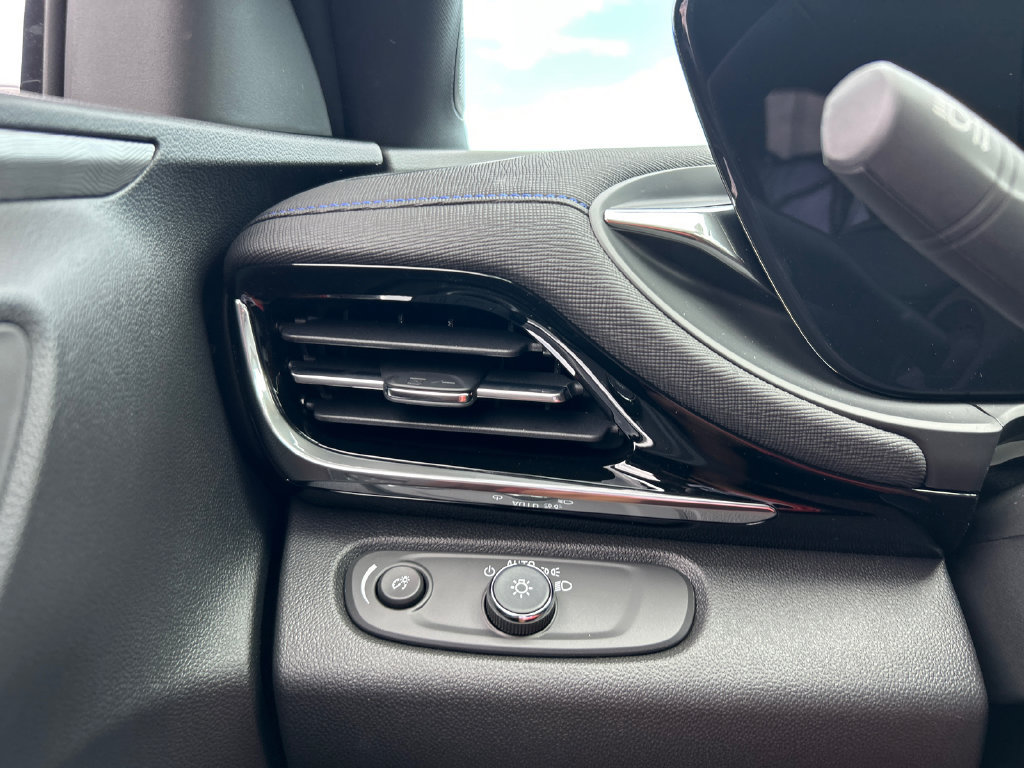 New 2026 Buick Envista Sport Touring w/ Convenience I Package FWD image 19
