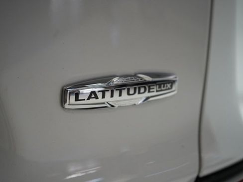 Used 2022 Jeep Cherokee Latitude Lux image 11