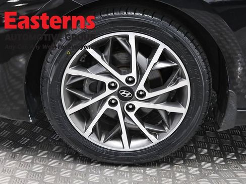 Used 2020 Hyundai Elantra Limited w/ Winter Weather Package FWD image 35