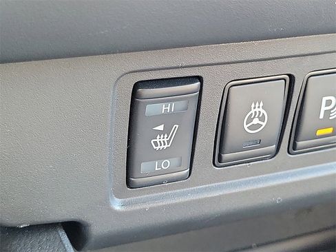 Used 2024 Nissan Frontier SV w/ SV Convenience Package image 10