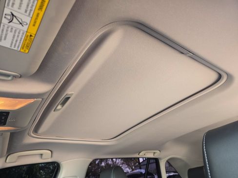 Used 2020 Toyota RAV4 Limited FWD image 18